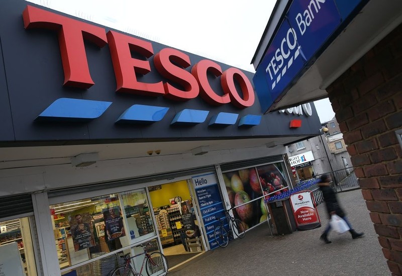 Tesco podnosi płace o 5%, ale znosi dodatek za pracę w niedzielę