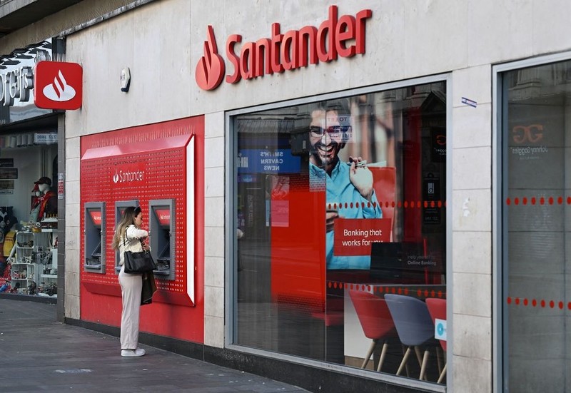 Santander zamknie prawie jedną czwartą oddziałów w Wielkiej Brytanii
