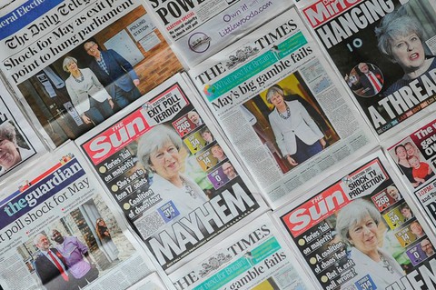 Brytyjskie media krytykują May i spekulują o jej przyszłości