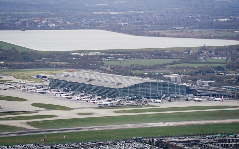 "Zakłócenia na lotnisku Heathrow mogą potrwać przynajmniej tydzień"