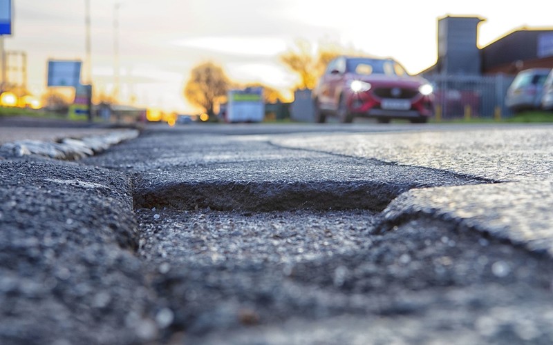 Koszt naprawy dziurawych dróg w Anglii i Walii wzrósł do 17 mld funtów