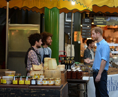 Prince Harry makes surprise visit to Borough Market 