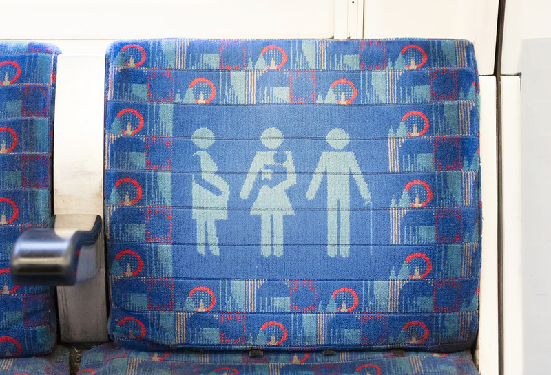 TfL wprowadza zmiany w wyglądzie priorytetowych miejsc siedzących na liniach londyńskiego metra