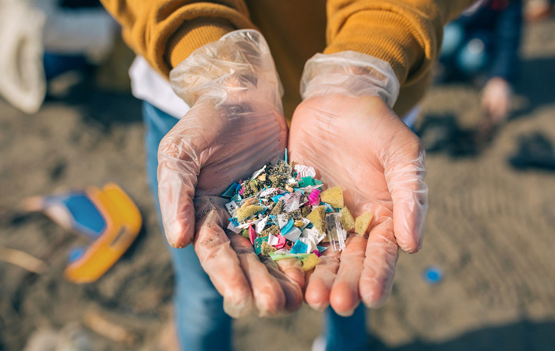 UK nie radzi sobie z problemem zanieczyszczenia środowiska mikroplastikiem