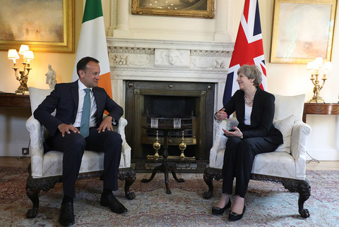 Premier Irlandii "uspokojony" po rozmowie z premier Theresą May