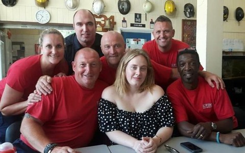 Adele visits Grenfell Tower firefighters 