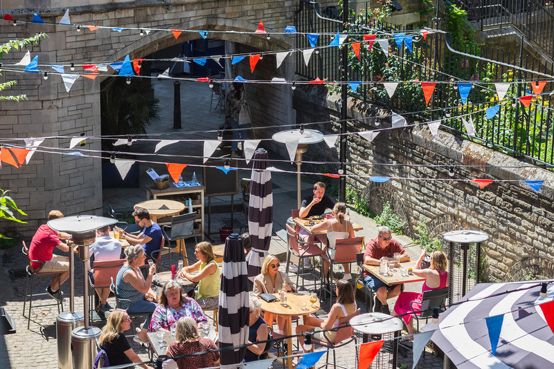 Londyn: Sadiq Khan uruchamia specjalny fundusz, mający pobudzić działalność lokali gastronomicznych