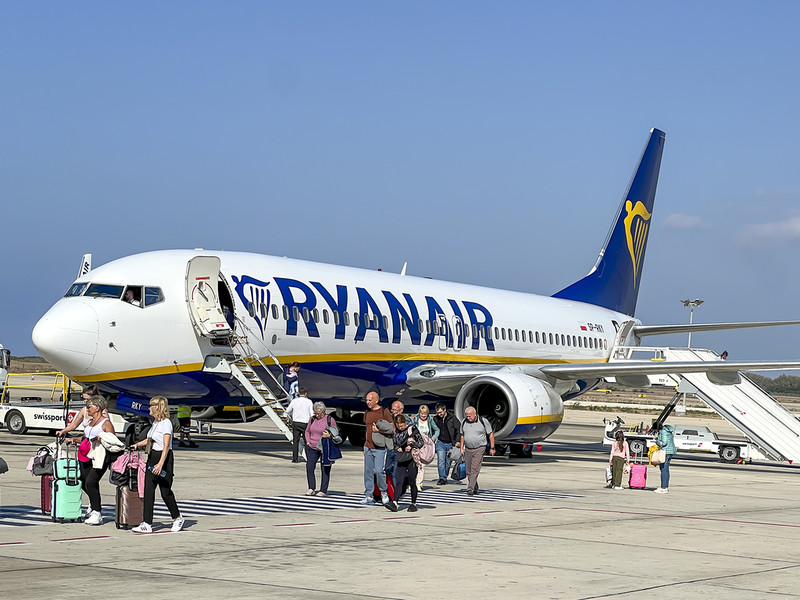 Ryanair planuje podwyżkę cen biletów, dążąc do przywrócenia wzrostu zysków