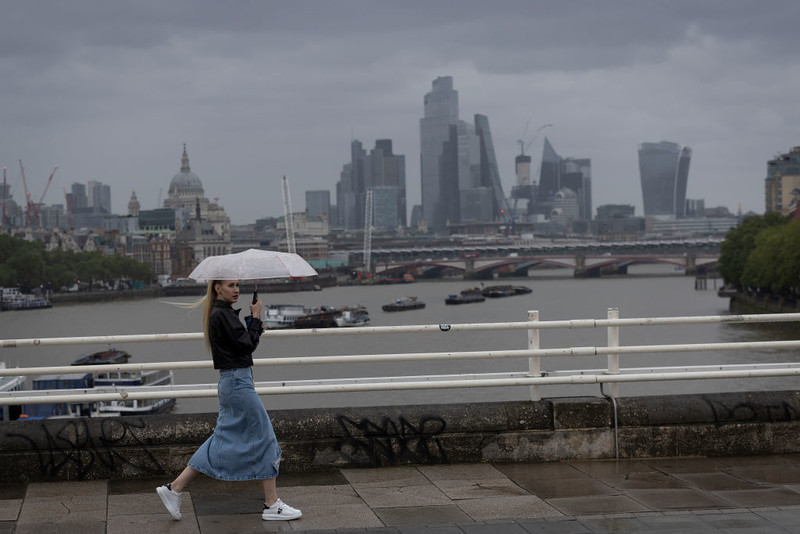 Pogoda dla UK: Met Office zapowiada w tym tygodniu opady deszczu z burzami