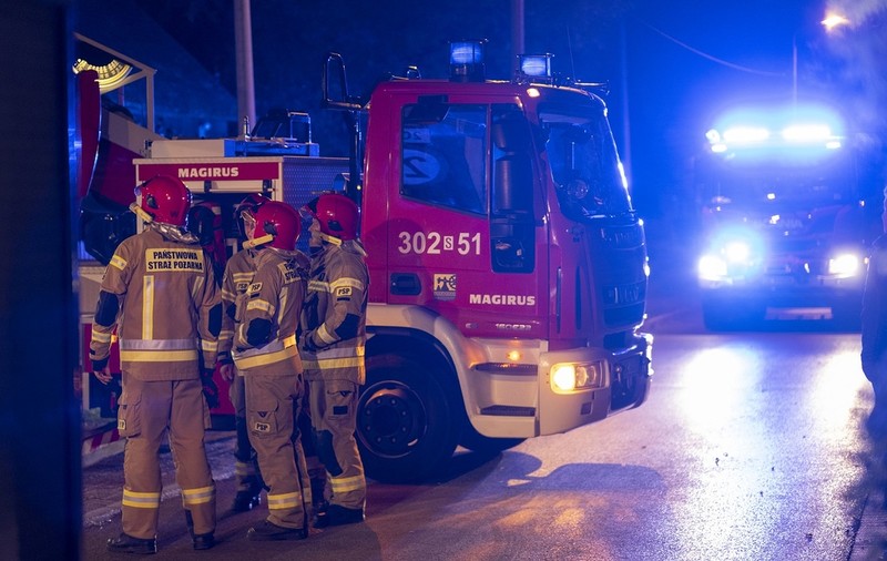 Największym szacunkiem Polaków cieszą się strażacy, pielęgniarki i wykwalifikowani robotnicy