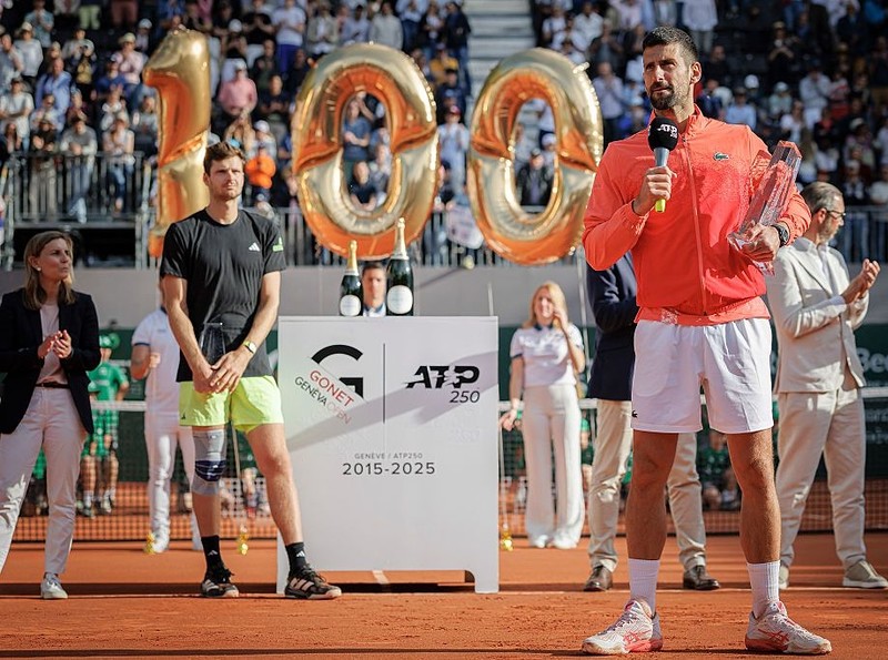 Turniej ATP w Genewie: Finałowa porażka Hurkacza, 100. tytuł Djokovica