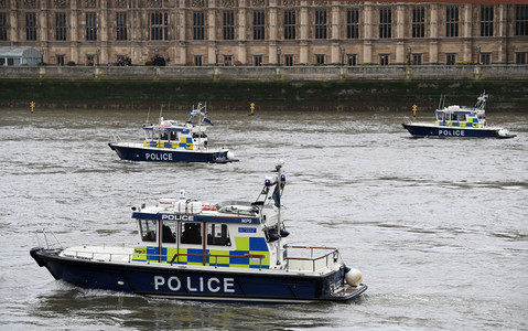 Cordons lifted after 'World War I or II bomb found in Thames near London Eye'
