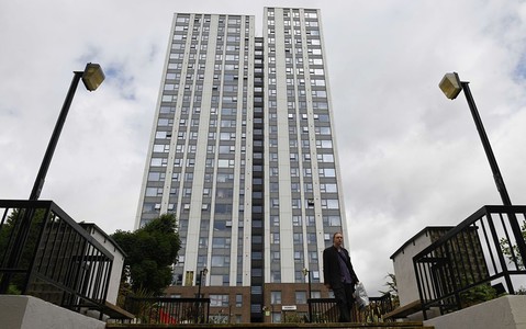 Już 60 wieżowców mieszkalnych w Wielkiej Brytanii ma łatwopalną elewację