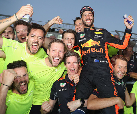 Race - Ricciardo beats Bottas in Baku, as title rivals come to blows 