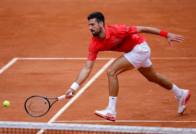 French Open: Djokovic z awansem do trzeciej rundy