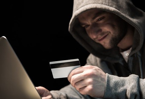 Irlandia: Akcja przeciwko złodziejom danych z kart kredytowych
