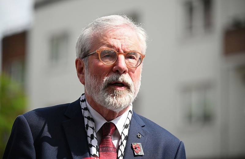 Irlandia: Gerry Adams, dawny lider Sinn Fein, wygrał z BBC proces o zniesławienie