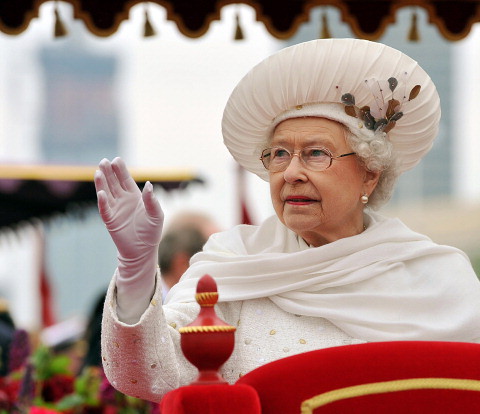 Elżbieta II otrzyma 6 mln podwyżki ze środków publicznych
