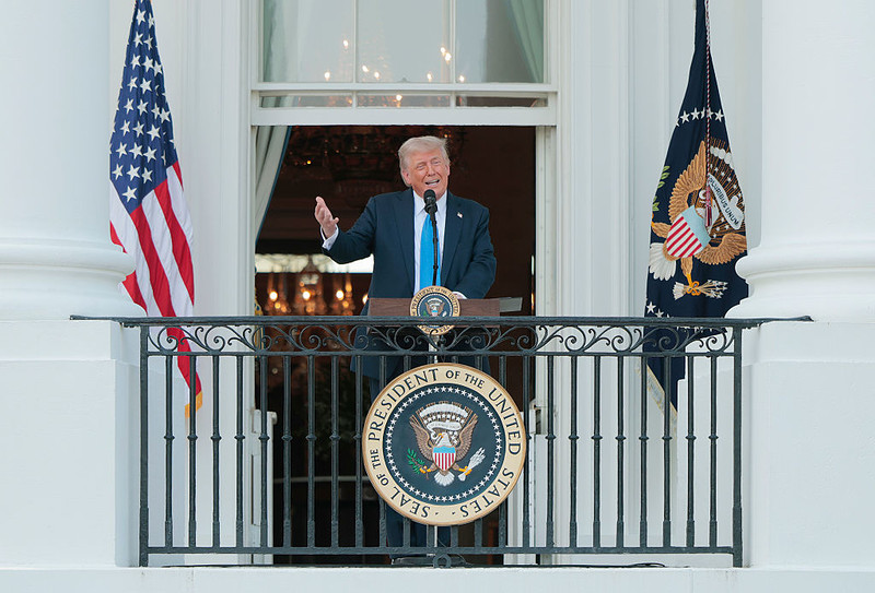 Trump zakazał wjazdu do USA obywatelom 12 krajów i cudzoziemcom, chcącym studiować na Harvardzie