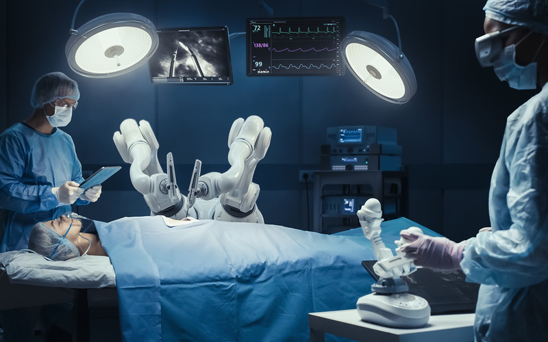 UK: Operacje z użyciem robotów mają skrócić kolejki pacjentów NHS