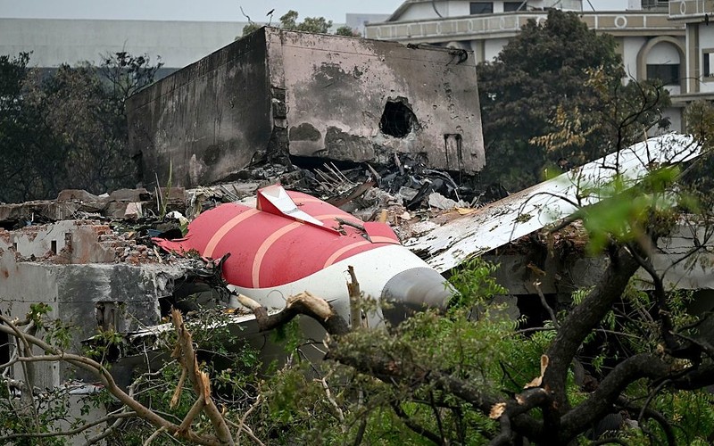 Jeden pasażer przeżył katastrofę samolotu Air India. Znaleziono czarną skrzynkę