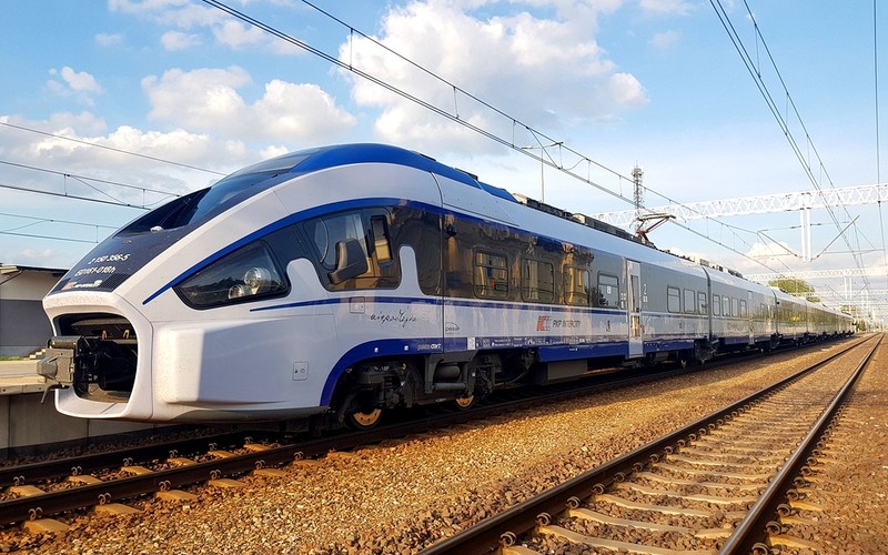 Prezes PKP Intercity: W 2027 roku na trasy wyjadą pociągi hybrydowe