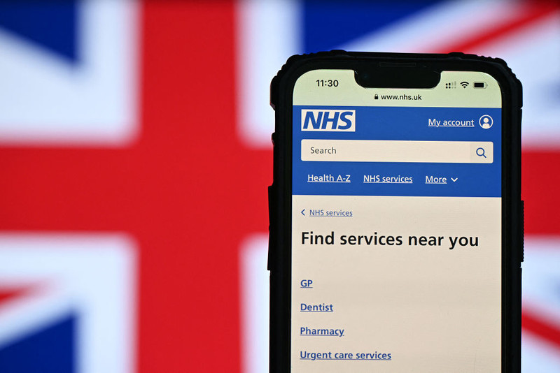 Rząd UK chce wykorzystać aplikację NHS do rozszerzenia badań klinicznych na cały kraj