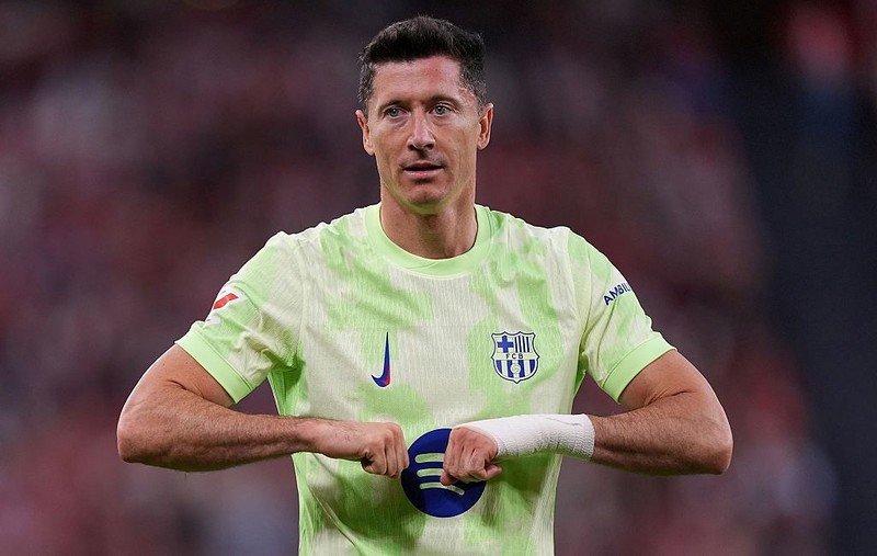 Robert Lewandowski - atut selekcjonerów na boisku, ale wyzwanie poza nim