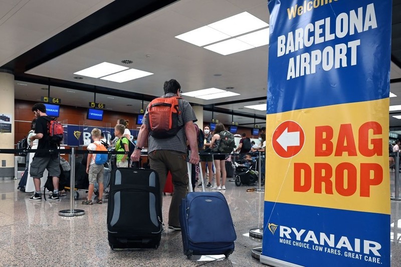 Czy dodatkowe opłaty za bagaż w Ryanairze i Wizz Airze są zgodne z prawem? UOKiK to bada