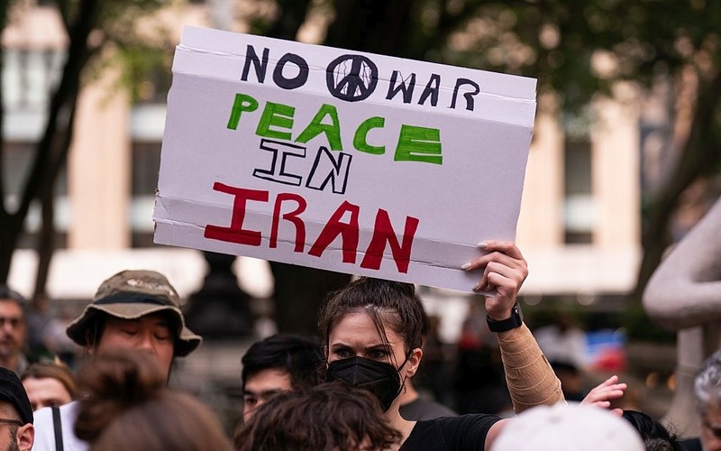 Trump zatwierdził plany ataku na Iran, ale czeka na ruch Teheranu