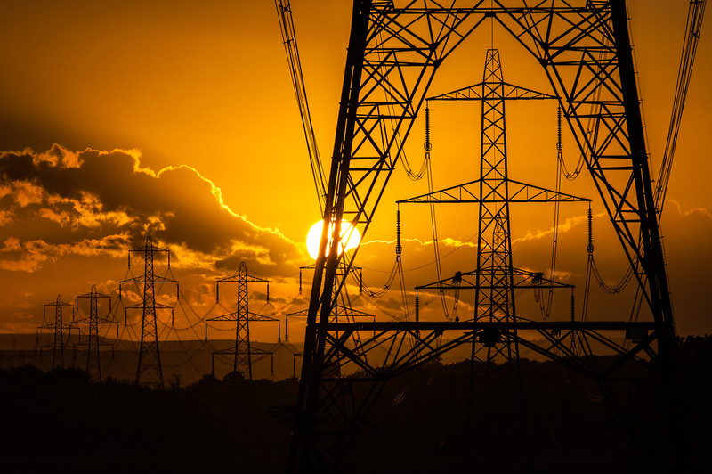 Brytyjska sieć energetyczna zagrożona przeciążeniem w zimie. Kołem ratunkowym ma być Francja