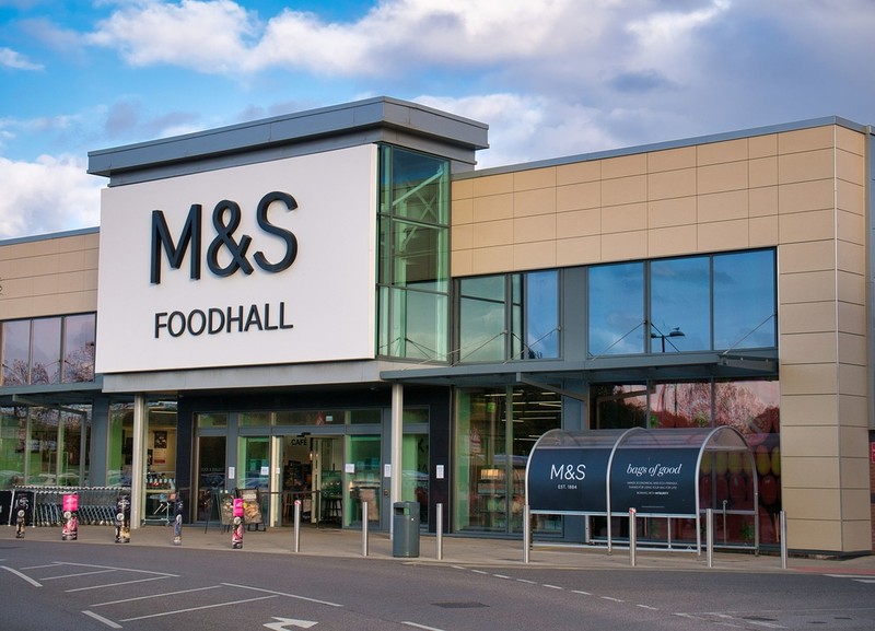 M&S wprowadza na rynek kanapkę z truskawkami i śmietaną