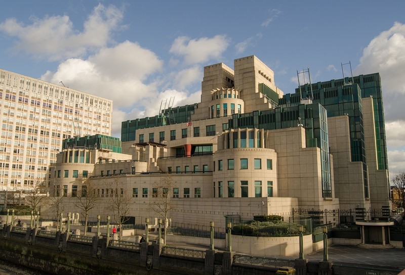 Dziadek nowej szefowej MI6 był nazistowskim szpiegiem. Rząd skomentował te doniesienia