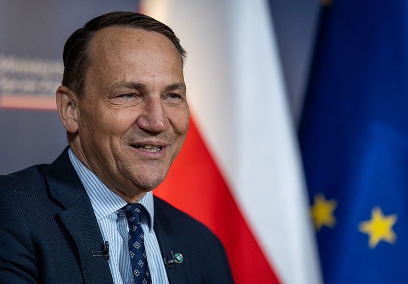Sondaż dla Onetu: Sikorski, Nawrocki i Trzaskowski z największym zaufaniem Polaków