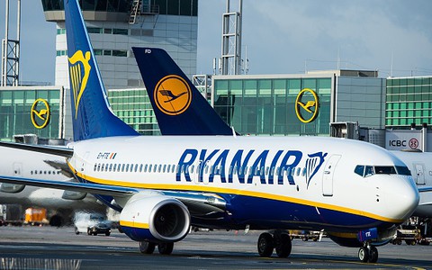Ryanair przewozi coraz więcej pasażerów. W czerwcu prawie 12 mln
