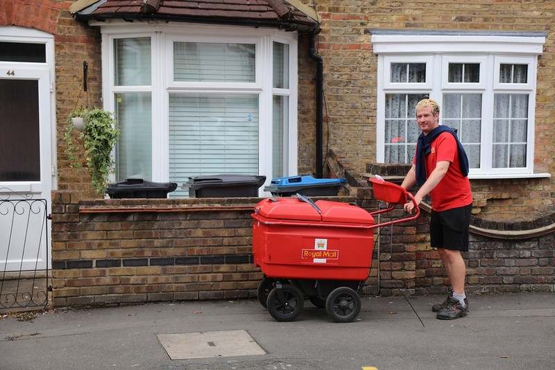 Royal Mail alarmuje: Ponad 2 tysiące ataków psów na listonoszy w ciągu roku