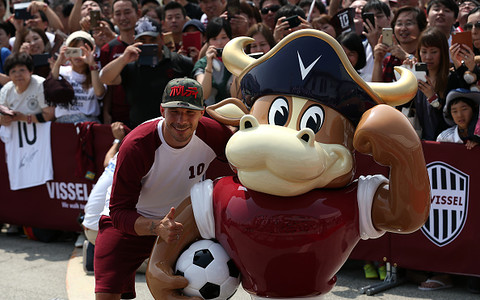 Entuzjastyczne powitanie Podolskiego w Kobe