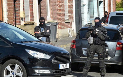 Chcieli dokonać zamachu w strojach policjantów i ratowników. Policja w Belgii obawia się ataku