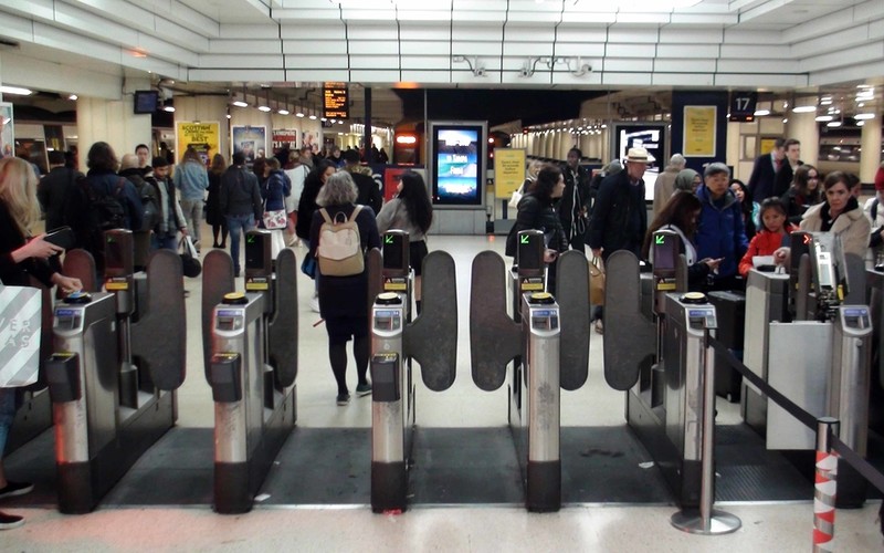 Rozpoznawanie twarzy i nowe bramki w metrze. TfL szuka sposobów na zwalczanie gapowiczów