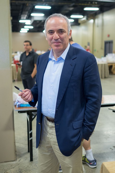 Słynny arcymistrz szachowy Garri Kasparow wraca do gry