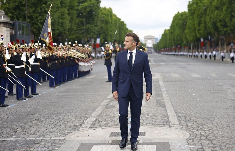 Macron z okazji święta Francji: Nasza wolność jest zagrożona, a reguły prowadzenia wojny zanikają