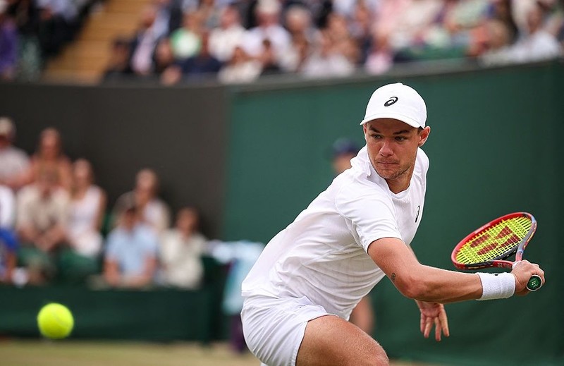Turniej ATP w Gstaad: Przegrana Majchrzaka w drugiej rundzie