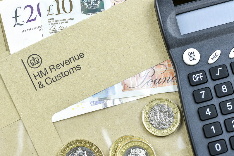 Brytyjska skarbówka pod ostrzałem krytyki. HMRC nie wie, ile podatków płacą miliarderzy