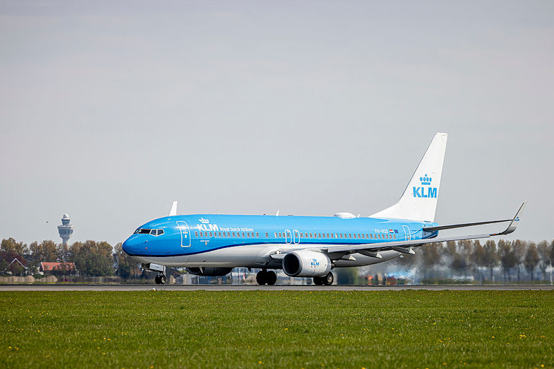 Linie lotnicze KLM testują taryfę bez bagażu podręcznego. Pomysł spotkał się z krytyką