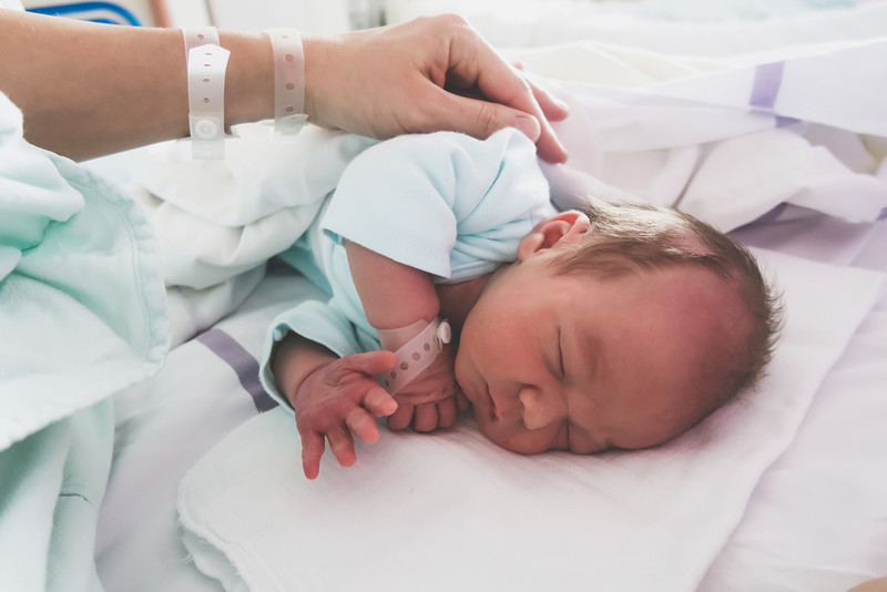 UK: Ośmioro zdrowych dzieci urodziło się po zapłodnieniu in vitro z wykorzystaniem DNA trzech osób