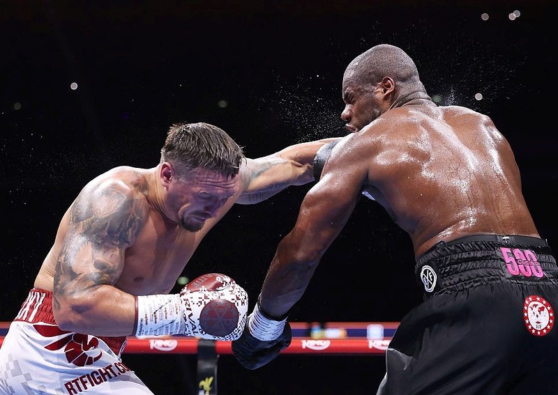 Ukraiński pięściarz Usyk nadal niepokonany na zawodowym ringu