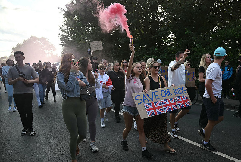Anglia: Sześć osób aresztowanych podczas protestów przed ośrodkiem dla uchodźców w Epping