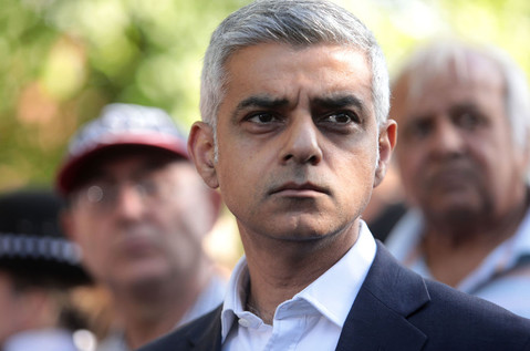 Londyn: 14 samobójstw tygodniowo. Burmistrz idzie z pomocą