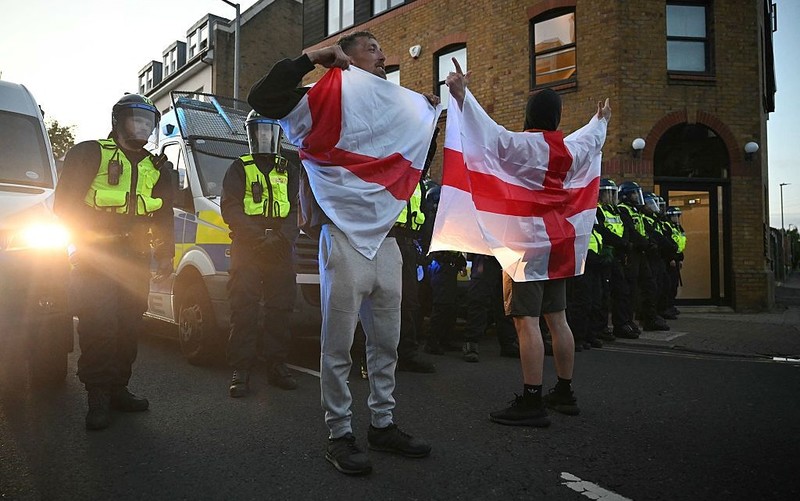 Immigration and deprivation causing UK public to lose faith in politicians, says Rayner