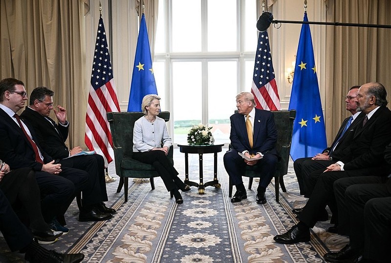 Trump ogłosił porozumienie handlowe pomiędzy USA i UE. Cła wyniosą 15%